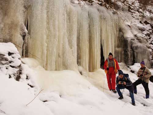 Foto Bieti actori in fatza bizareriilor de gheata (c) Petru Goja